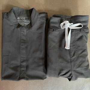 Women’s 2 piece Scrub Set by Figs. Size medium.